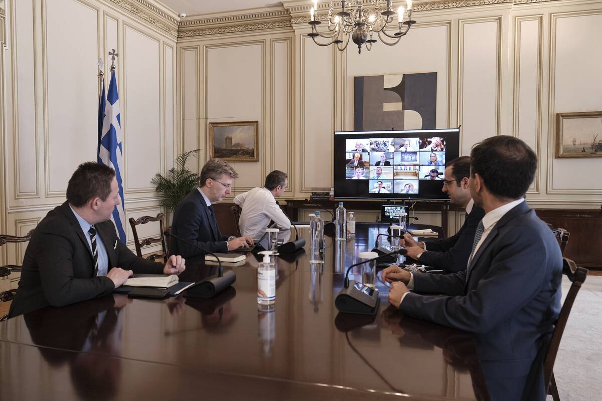 Μητσοτάκης με τραπεζίτες: 16 δισ. ευρώ θα διοχετευτούν το 2020 στην ελληνική οικονομία 4