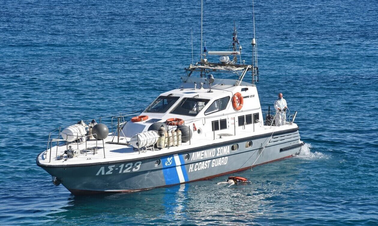 Ηγουμενίτσα: Το Λιμενικό συνέλαβε διακινητή παράνομων μεταναστών και 4 αλλοδαπούς