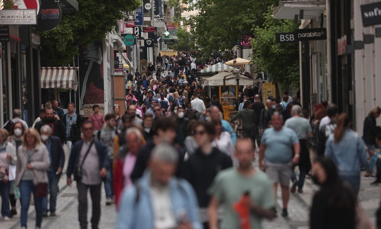 Αγίου Πνεύματος: Ποια καταστήματα λειτουργούν αύριο, Δευτέρα – Για ποιους είναι αργία