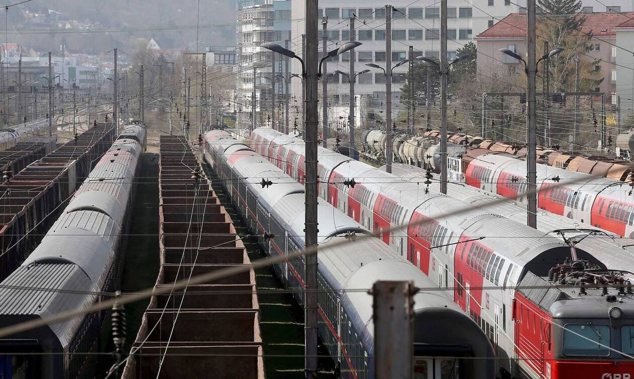 Αυστρία: 200 επιβάτες εκκένωσαν τρένο λόγω πυρκαγιάς – 45 ελαφρά τραυματίες