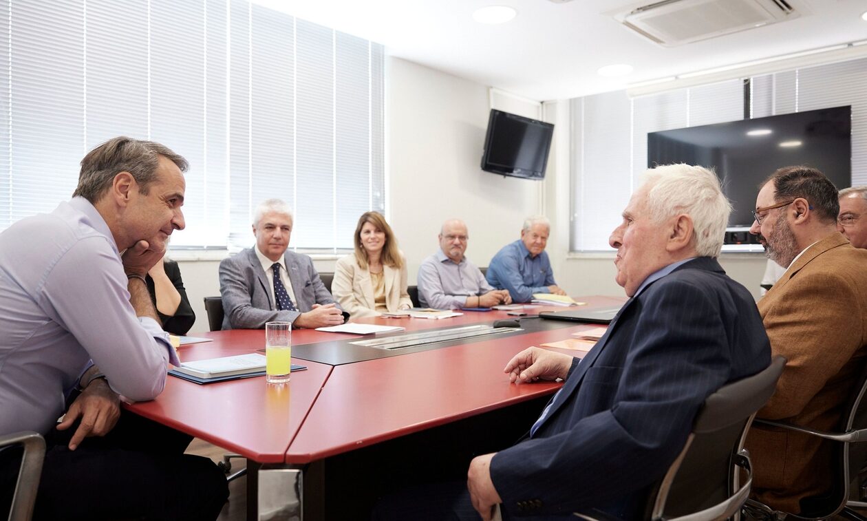 Συνάντηση Μητσοτάκη με τα μέλη της Ανώτατης Συνομοσπονδίας Πολυτέκνων Ελλάδος