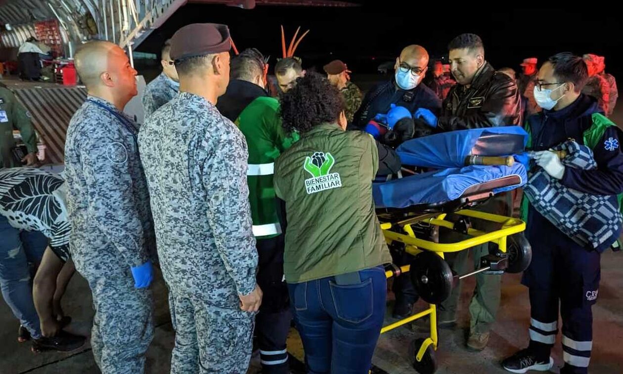 Κολομβία: Εξαντλημένα, αλλά «χαρούμενα» τα τέσσερα παιδιά αναπαύονται σε στρατιωτικό νοσοκομείο