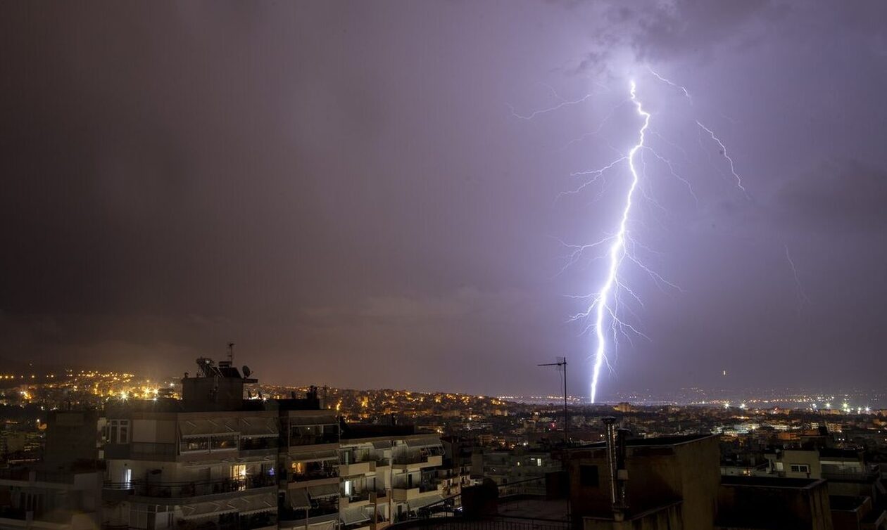 Καιρός – Μeteo: 2.400 κεραυνοί σε όλη την Ελλάδα τη Δευτέρα – Πού έβρεξε περισσότερο