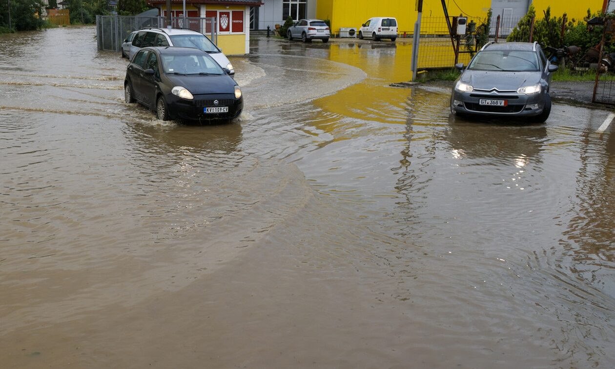 Σερβία-Βοσνία: Σε κατάσταση έκτακτης ανάγκης πολλές περιοχές λόγω βροχοπτώσεων και πλημμυρών