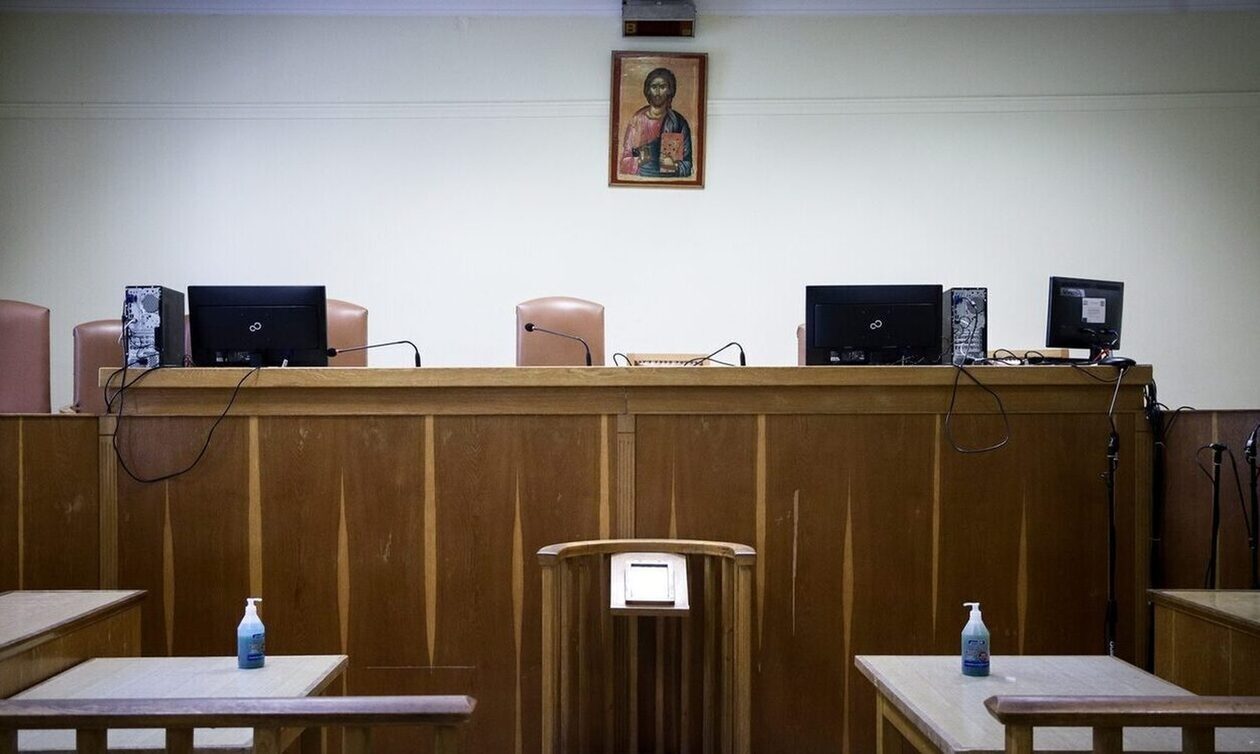Κρήτη: Εμπορία βρέφους και ανθρώπων, ληστείες και σκηνοθετημένα τροχαία – Σοκαριστική δικογραφία