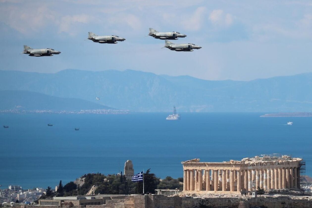 Μαχητικά αεροσκάφη θα πετάξουν στις 10:00 πάνω από την Αττική