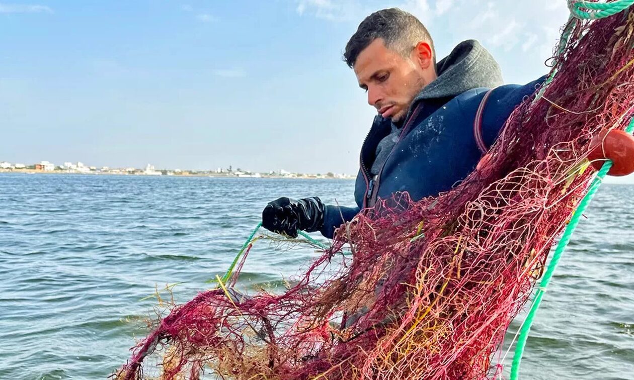 Τυνησία: Συγκλονίζουν οι περιγραφές ψαρά – «Βρήκα στα δίχτυα μου το πτώμα ενός μωρού»