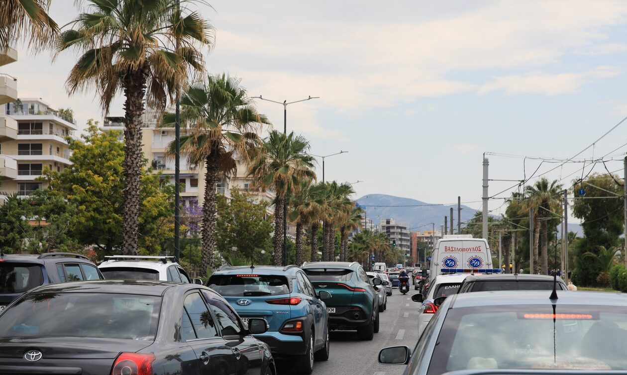Κίνηση τώρα: Στο «κόκκινο» πολλοί δρόμοι της Αττικής – Ξεκίνησε η έξοδος των ετεροδημοτών
