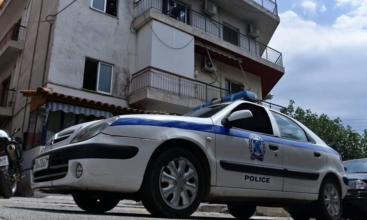 Ηράκλειο: 20χρονος απειλούσε ότι θα πέσει από ταράτσα – Σώθηκε από αστυνομικούς