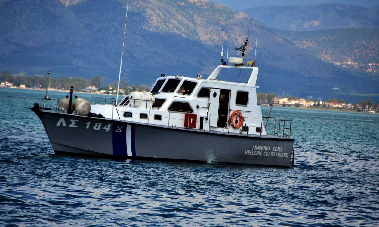 Λαύριο: Φωτιά σε ιστιοφόρο σκάφος