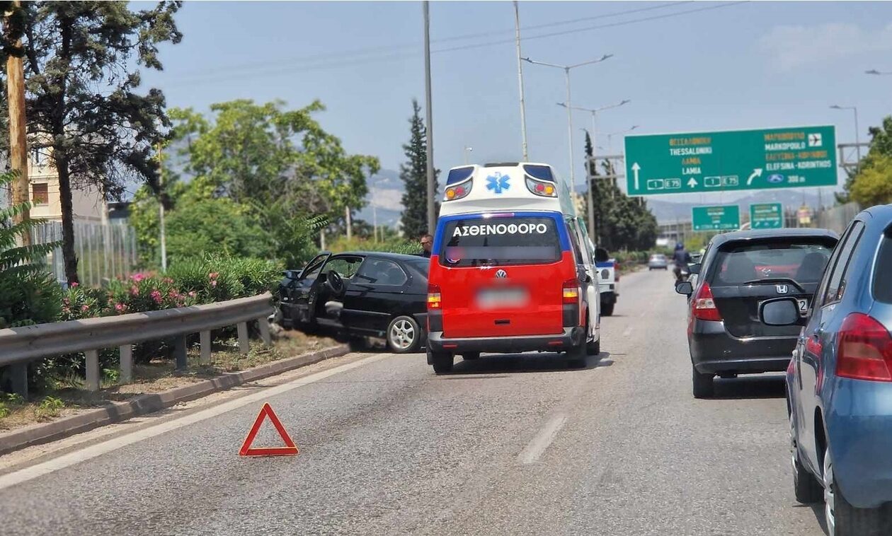 Τροχαίο ατύχημα στον Κηφισό: Αυτοκίνητο έπεσε σε προστατευτικό διάζωμα – Αυξημένη κίνηση
