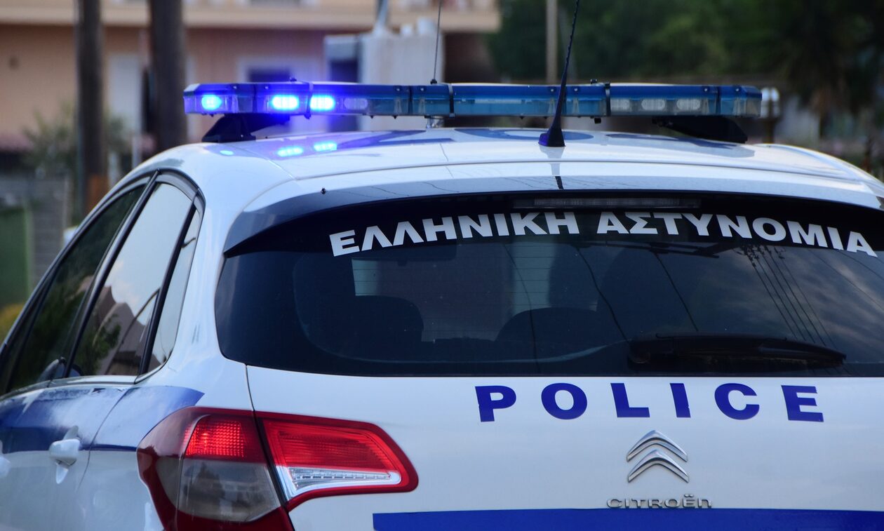 Γλυφάδα: Τρεις ανήλικοι λήστεψαν 14χρονους και τραυμάτισαν αστυνομικούς