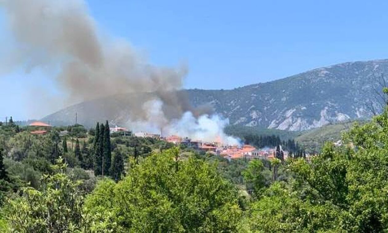 Σάμος: Μαίνεται η φωτιά στους Μυτηλινιούς- Ενισχύονται οι δυνάμεις της Πυροσβεστικής