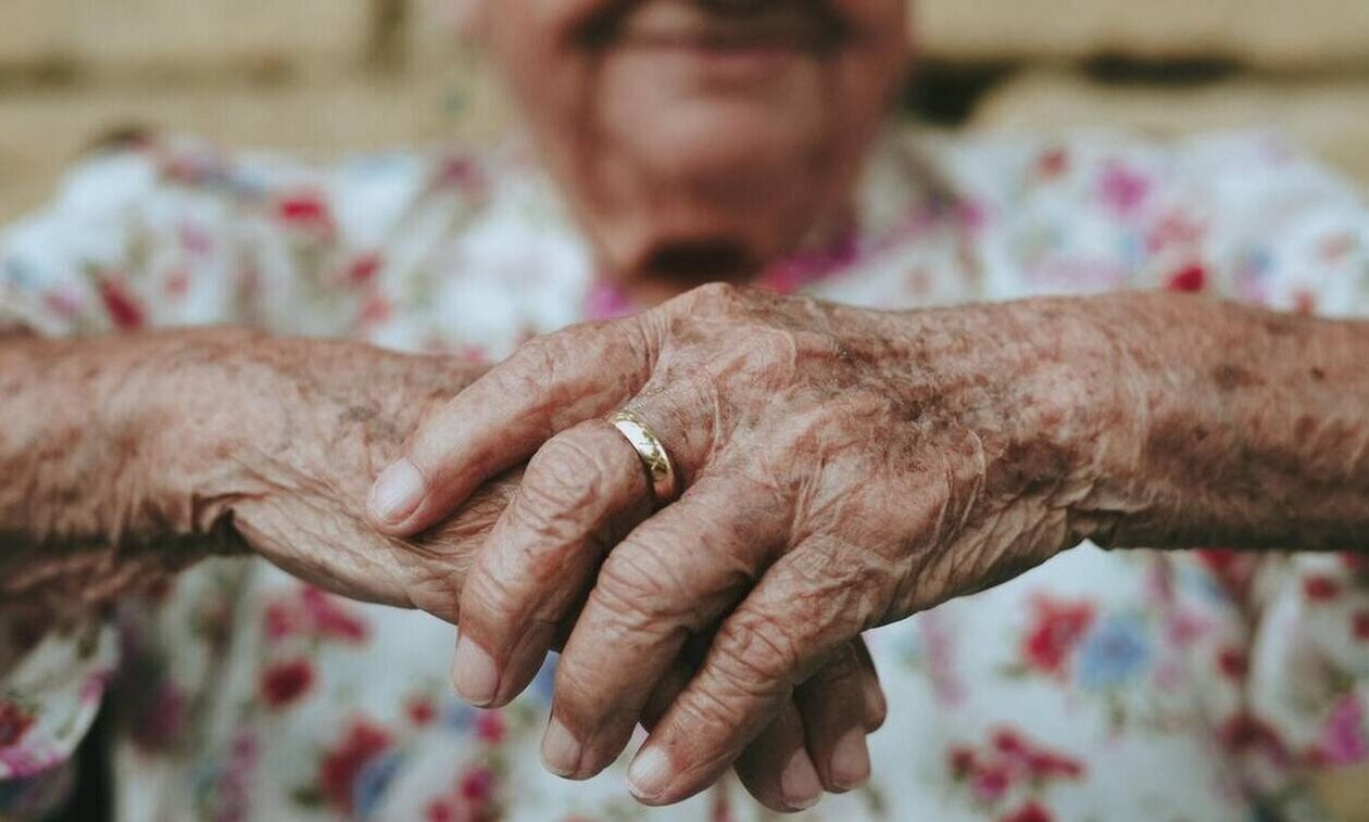 Πάτρα: Ξυλοκόπησε άγρια την ηλικιωμένη μητέρα του και την έστειλε στο νοσοκομείο