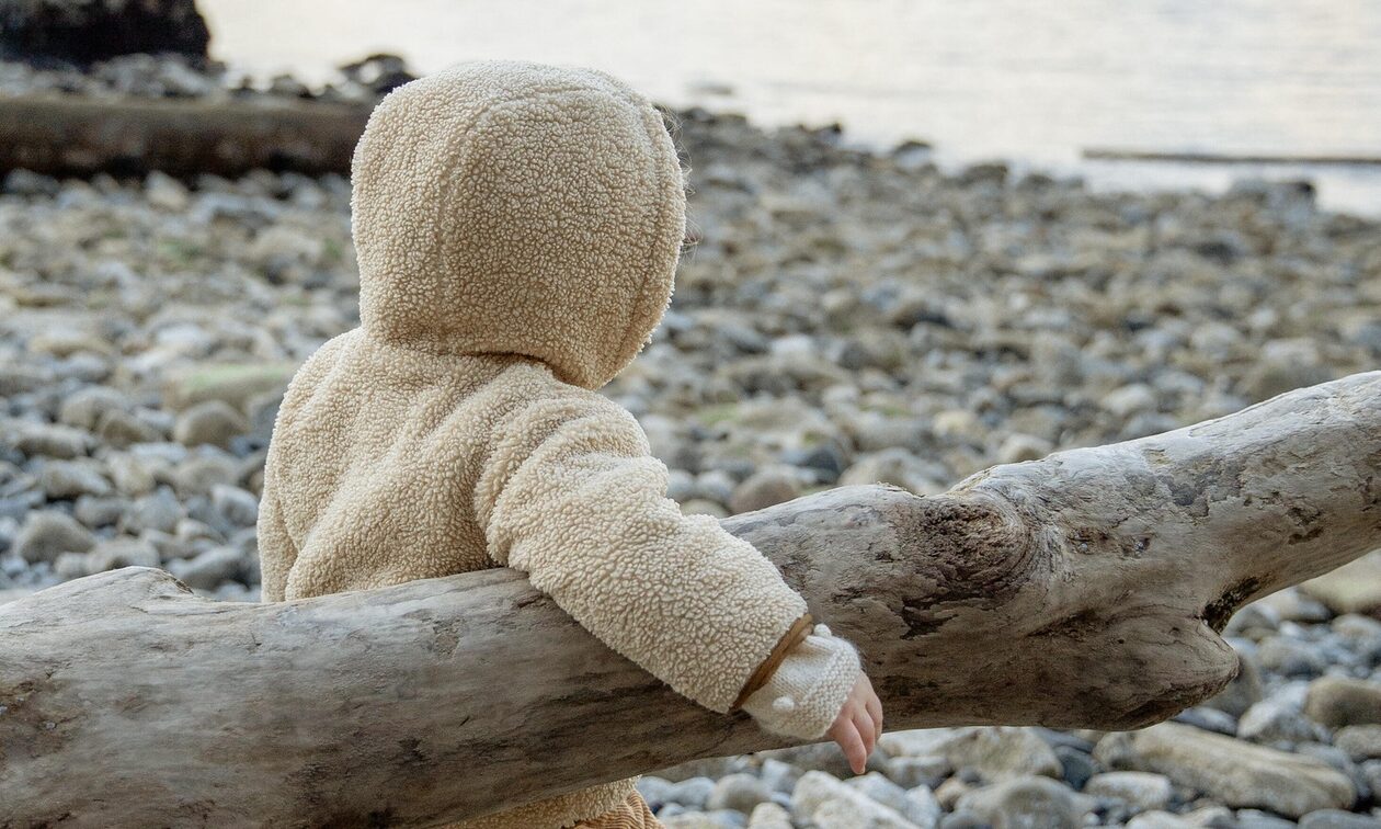 Χανιά: 4χρονο αγοράκι περιφερόταν μόνο του στους δρόμους – Το εντόπισαν τουρίστες