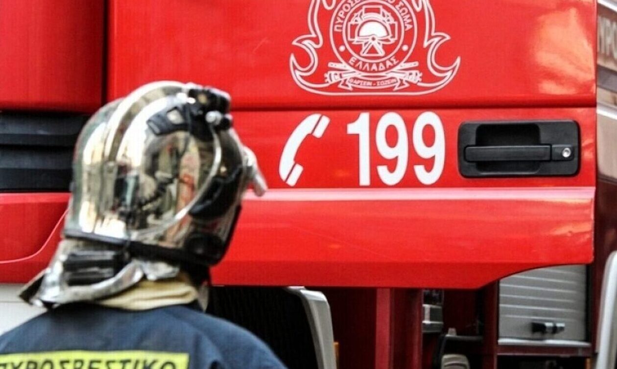 Φωτιά τώρα σε εργοστάσιο ανακύκλωσης στη Μάνδρα