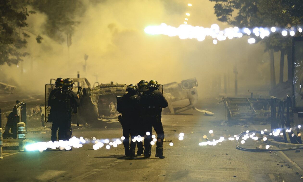 Γαλλία: Ο Μακρόν θα συναντηθεί με 220 δημάρχους πόλεων που υπέστησαν καταστροφές
