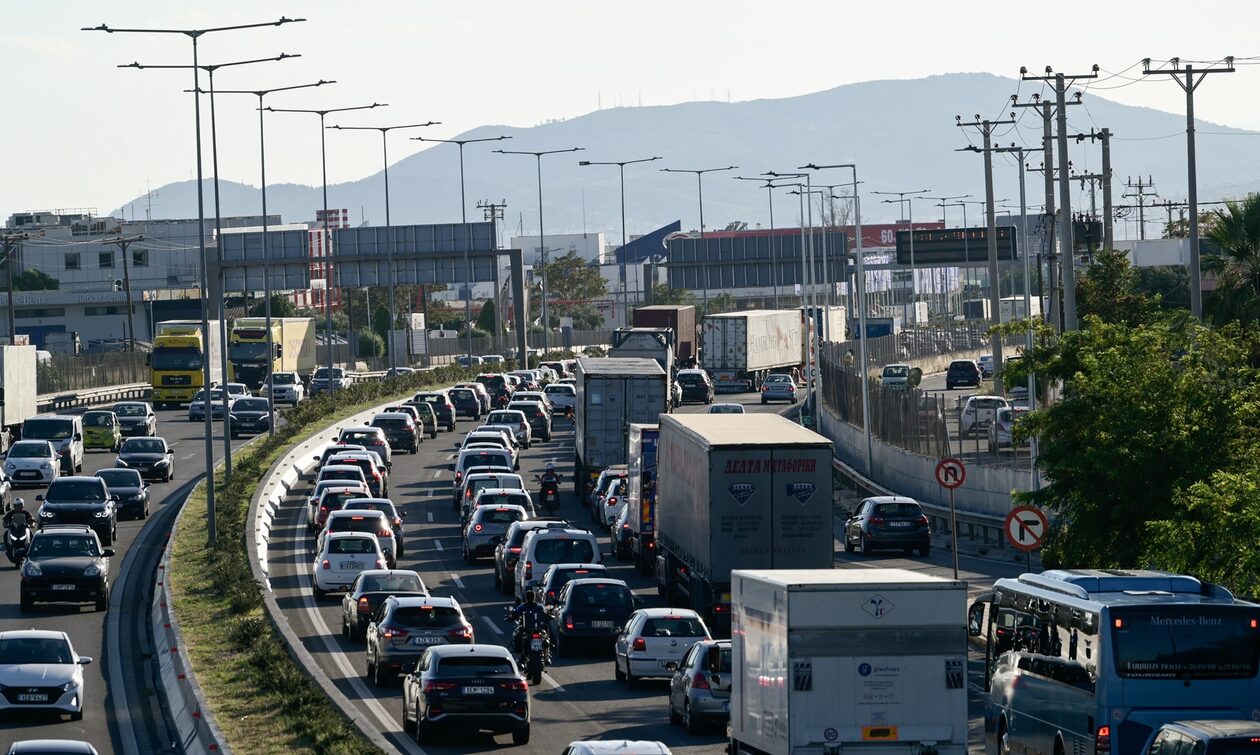 Κίνηση τώρα: «Ουρές» χιλιομέτρων στον Κηφισό – Μποτιλιάρισμα σε πολλούς δρόμους της Αττικής