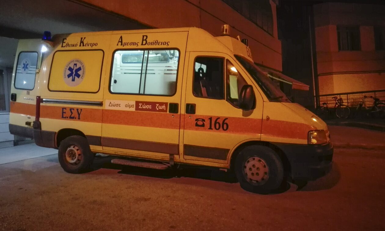 Τρίκαλα: Σε κωματώδη κατάσταση 17χρονος – Κατέρρευσε σε έξοδο με τους φίλους του