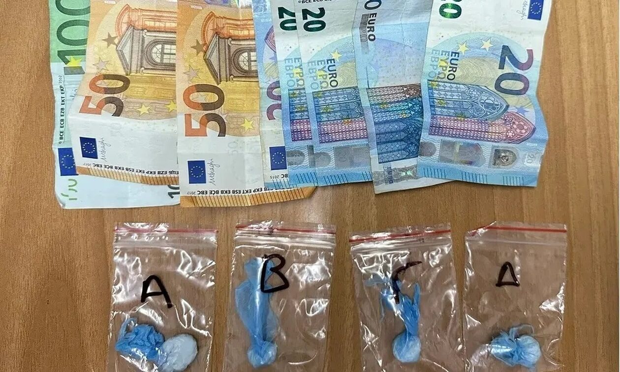 Χαλκιδική: 19χρονος πιάστηκε στα «πράσα» την ώρα που έκρυβε κοκαΐνη σε κολόνα φωτισμού