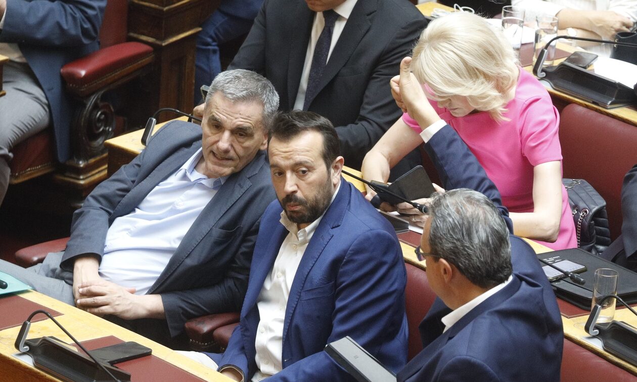 Προγραμματικές δηλώσεις: Απών ο Αλέξης Τσίπρας από τη Βουλή