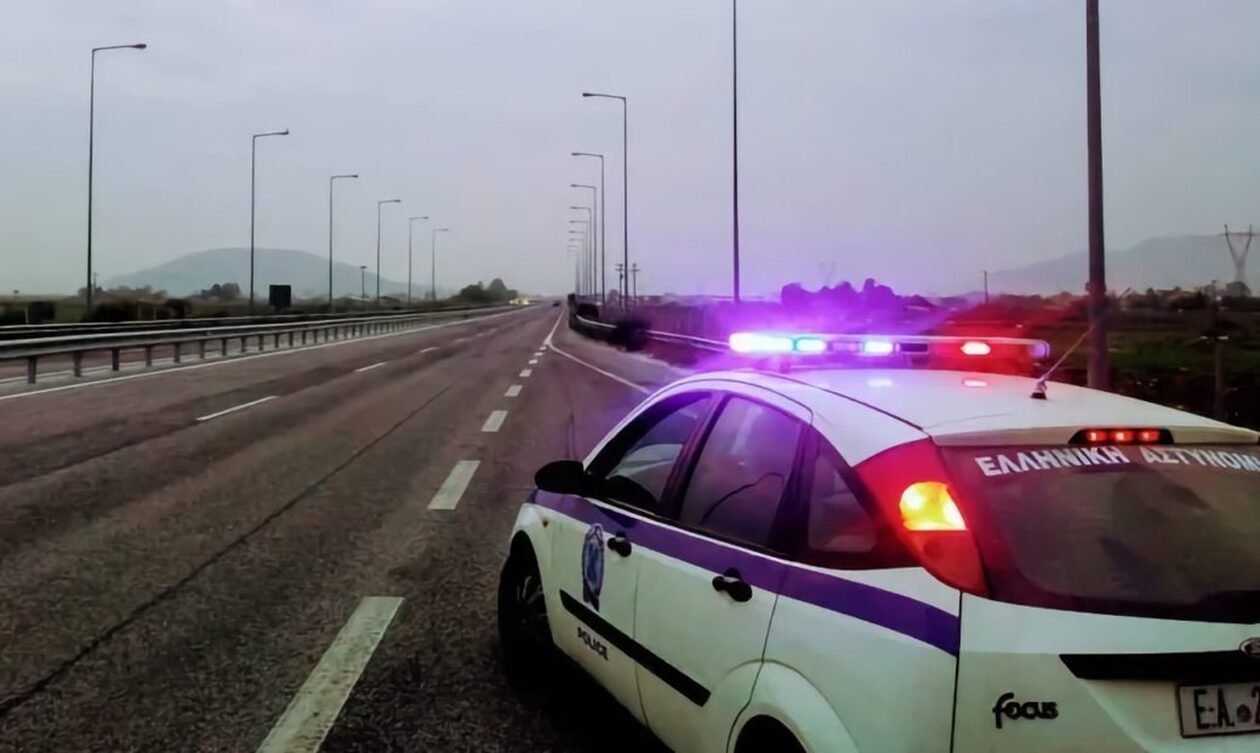 Κινηματογραφική καταδίωξη αυτοκινήτου με τροχαίο έξω από τη Λάρισα