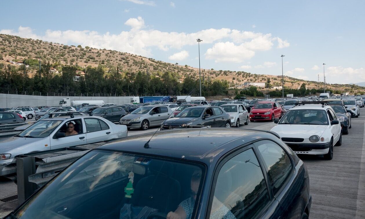 Τροχαίο στην Περιφερειακή Υμηττού – Συγκρούστηκαν τρία οχήματα