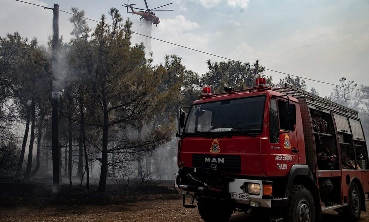 Πυροσβεστική: Τα νεότερα για τη φωτιά στο Άγιο Όρος – Αυξημένος ο κίνδυνος πυρκαγιάς σήμερα