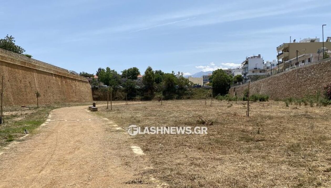 Χανιά: Σωτήρια επέμβαση αστυνομικών για νεαρό στα ενετικά τείχη