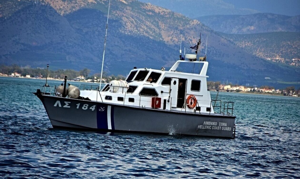 Βυθίστηκε ταχύπλοο σκάφος στον Σαρωνικό – Επιχείρηση διάσωσης των 8 επιβαινόντων