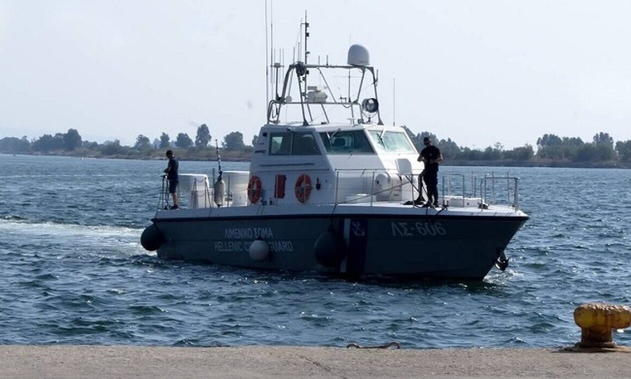 Κενό επιβατών αναχώρησε τον Πειραιά το«Νήσος Σάμος»: Είχε προσκρούσει σε φανάρι στο λιμάνι της Χίου