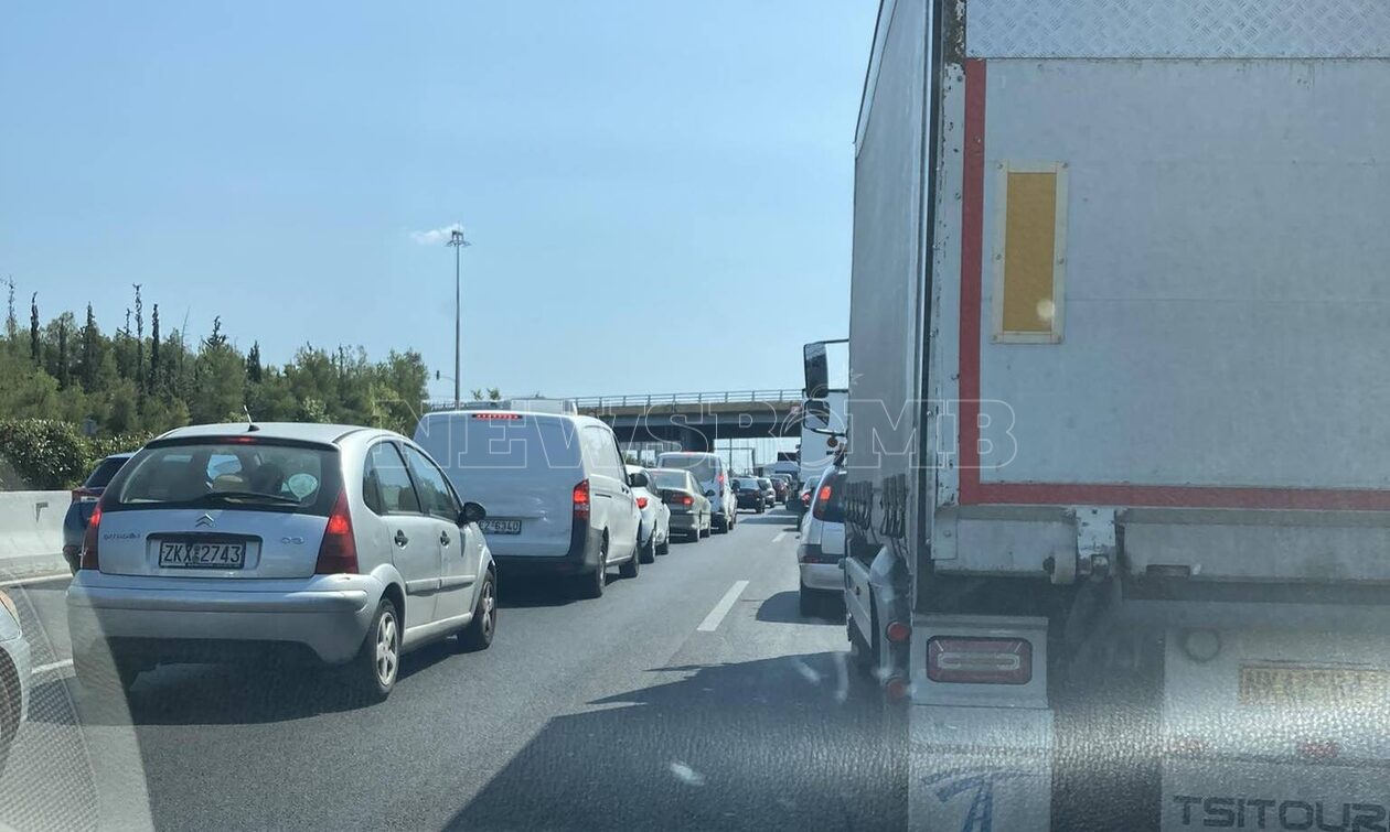 Κυκλοφοριακό κομφούζιο στον Κηφισό – Γέμισε κρέατα το οδόστρωμα