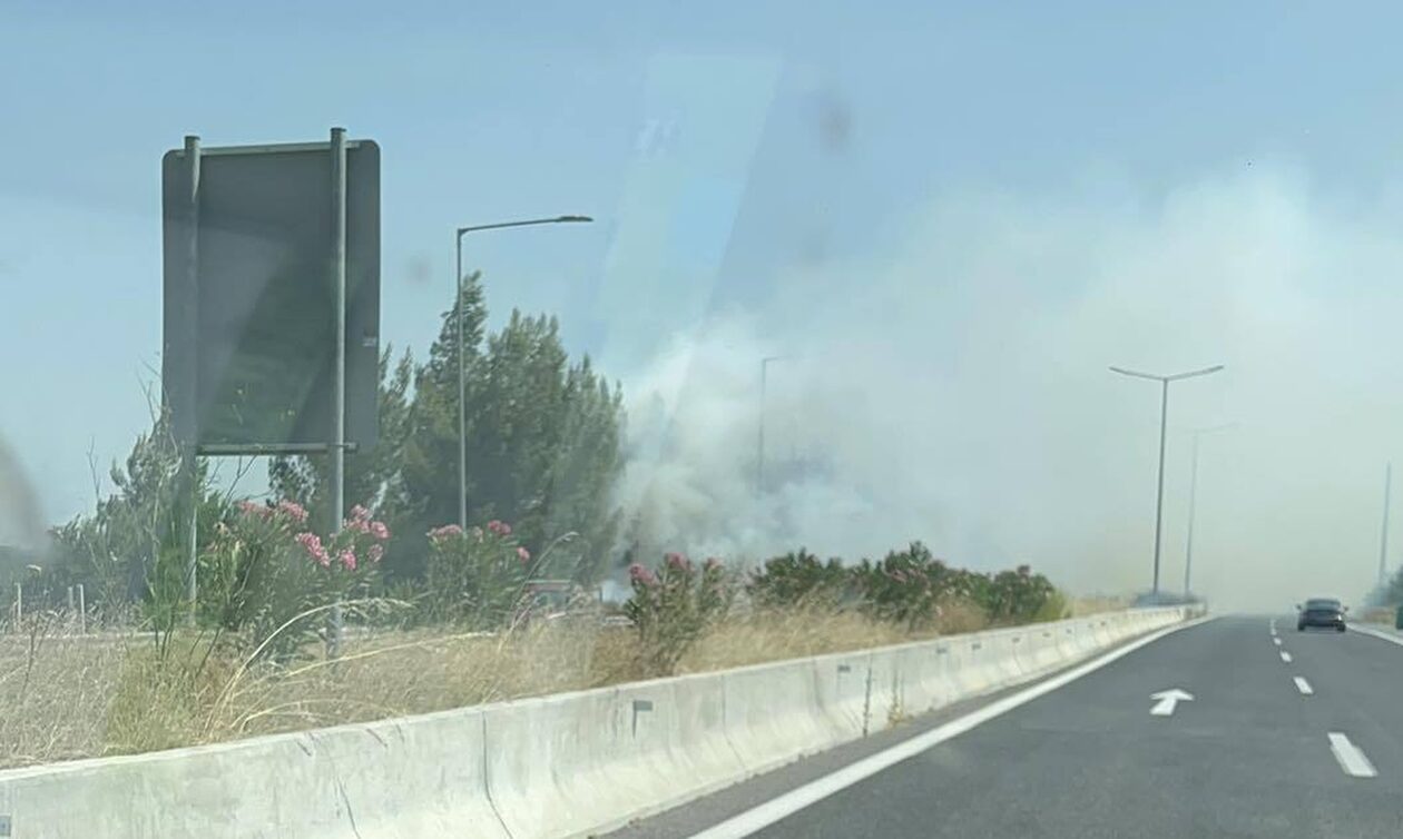 Φωτιά στην Εθνική Οδό Αθηνών – Θεσσαλονίκης