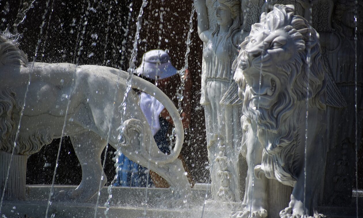 Καύσωνας Κλέων: Άφθονο νερό, ελαφρά γεύματα και ρούχα– Οδηγίες προστασίας από την Πολιτική Προστασία