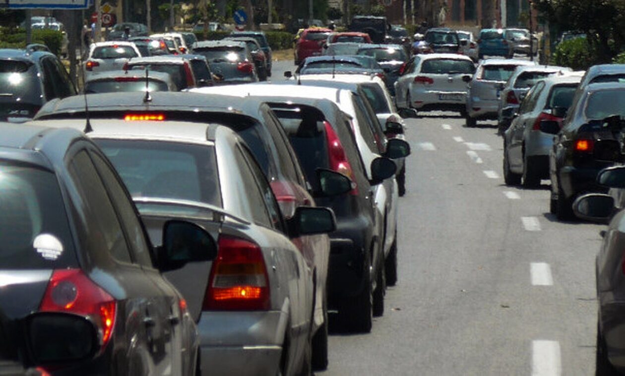 Μποτιλιάρισμα χιλιομέτρων στη Λεωφόρο Αθηνών, στην είσοδο του Βόλου