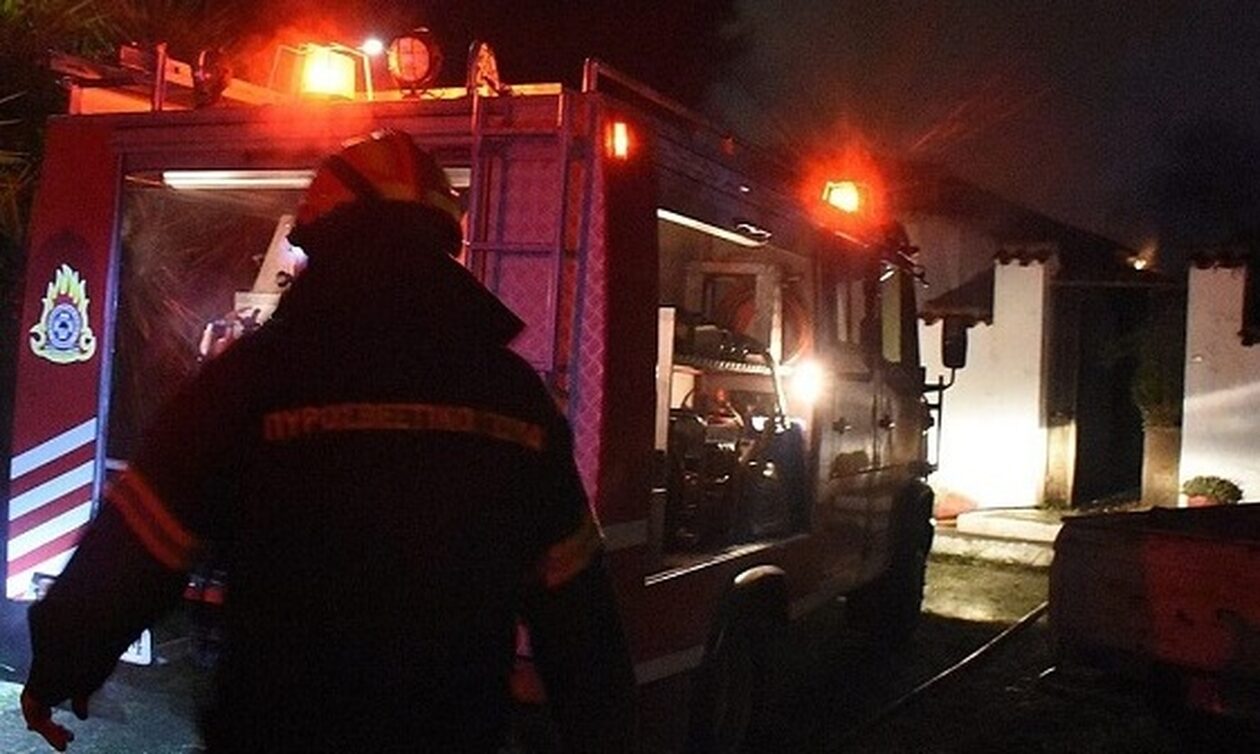 Φωτιά στο κτήριο του ΙΚΑ στο κέντρο της Αθήνας:  Κινητοποίηση της Πυροσβεστικής