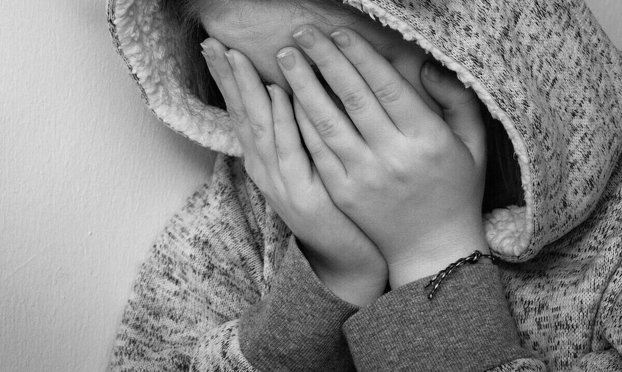 Θεσσαλονίκη: Σοκαριστική καταγγελία – Άνδρας βίαζε ανήλικη και τη φωτογράφιζε γυμνή