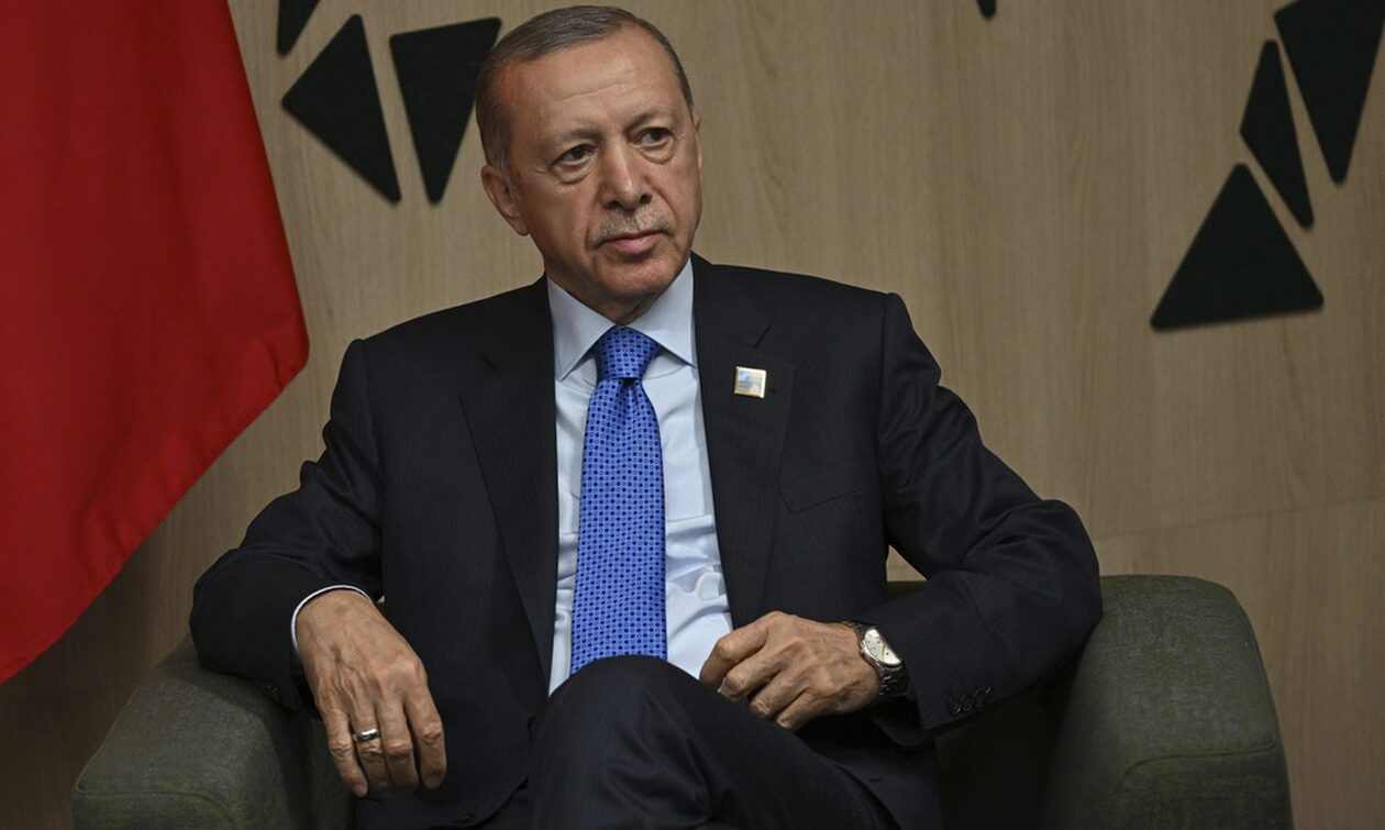 Ερντογάν: Γιατί έχει ανάγκη τη Δύση – Έδωσε «πράσινο φως» στη Σουηδία λόγω οικονομίας