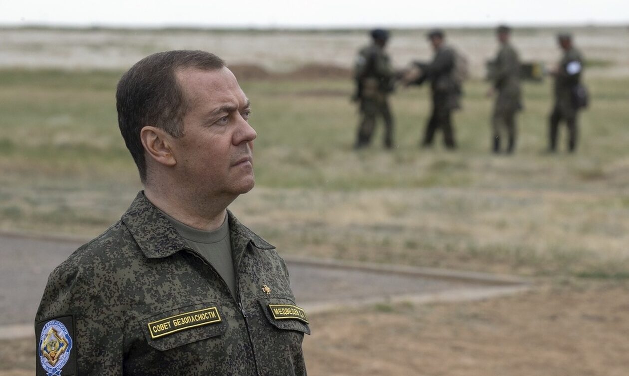 Μεντβέντεφ: «Η τρελή δύση φέρνει πιο κοντά τον Γ’ Παγκόσμιο Πόλεμο»