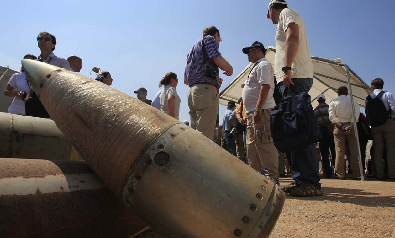 Η Ουκρανία παρέλαβε τα απαγορευμένα πυρομαχικά διασποράς από τις ΗΠΑ – Πού θα τα χρησιμοποιήσει