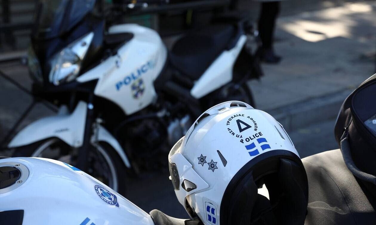 Ίλιον: Τροχαίο με τραυματίες αστυνομικούς