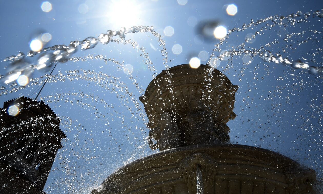 Καύσωνας Κλέων: Τους 55 βαθμούς άγγιξε η θερμοκρασία εδάφους – Χαμός στο Twitter με τη ζέστη