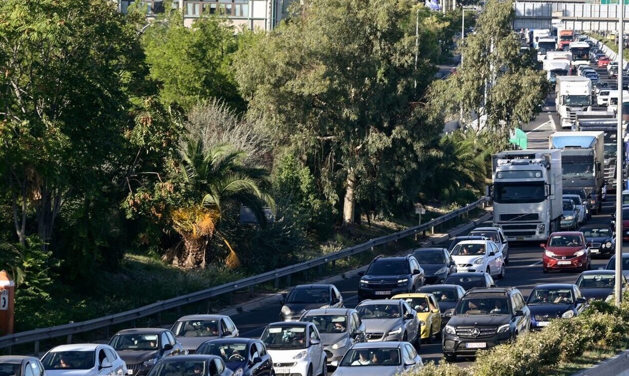 Συστάσεις από το ΥΠΕΝ για τον καύσωνα: Μειώστε τη χρήση ΙΧ – Βάλτε βενζίνη μετά τη δύση του ηλίου