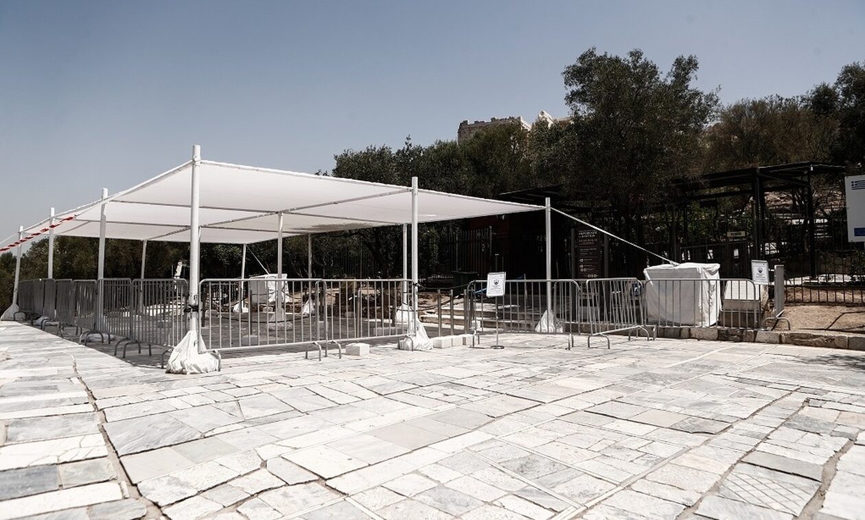 Καύσωνας Κλέων: Τουρίστες λιποθύμησαν  στην Ακρόπολη-Αλλάζουν οι ώρες λειτουργίας για το Σάββατο
