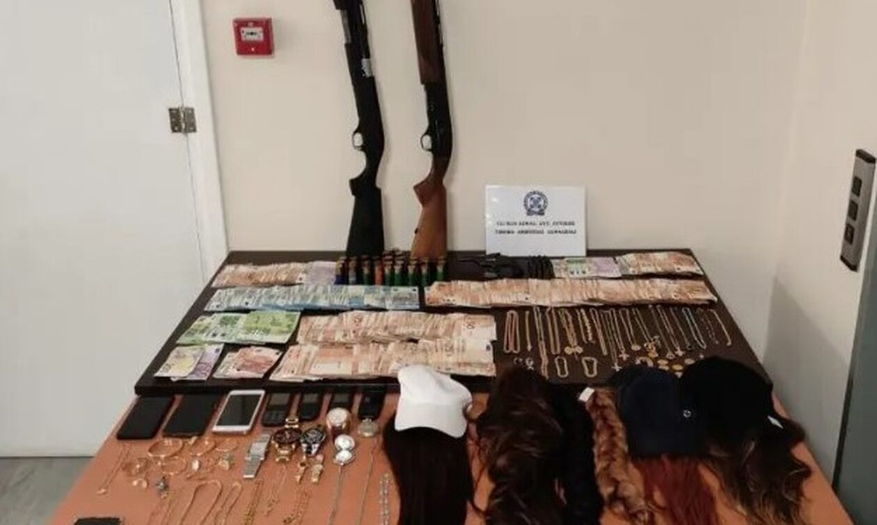 ΕΛΑΣ: Εξάρθρωθηκε μεγάλο κύκλωμα που εξαπατούσε ηλικιωμένους, με λεία άνω του 1,3 εκατ. ευρώ