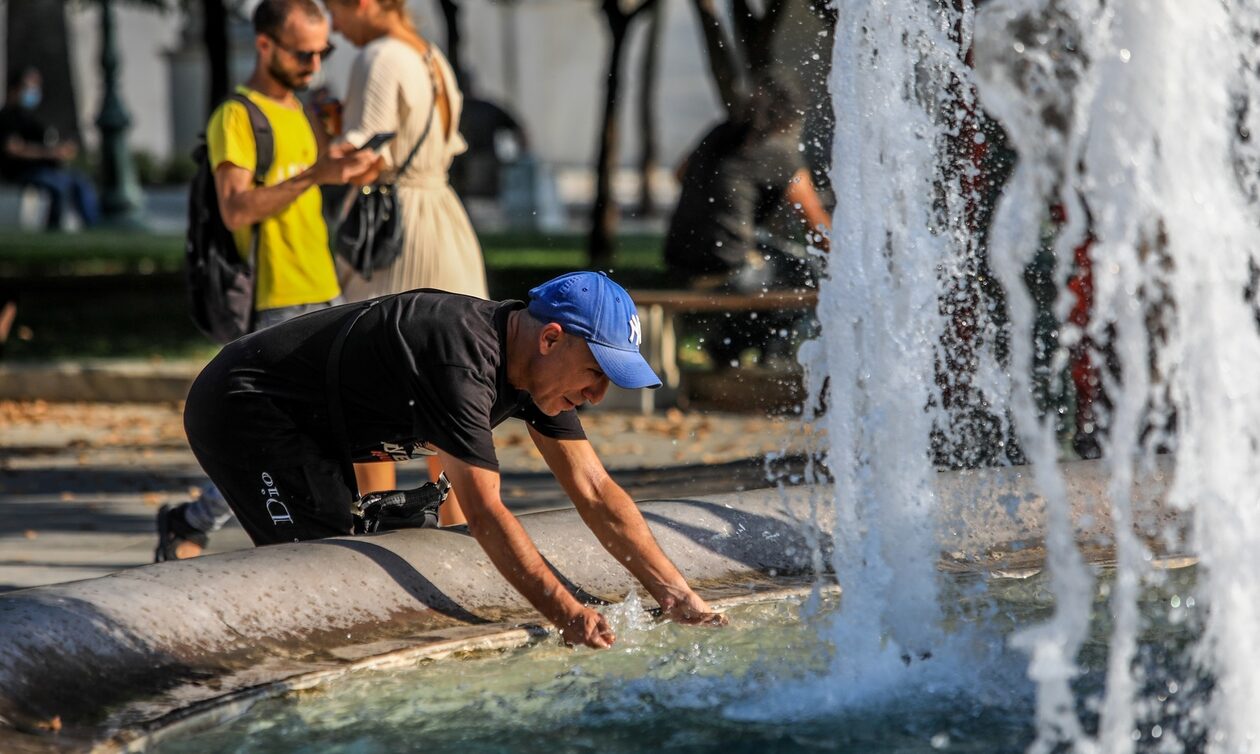 Καύσωνας Κλέων: Τα συμπτώματα θερμοπληξίας και οι τρόποι αντιμετώπισης