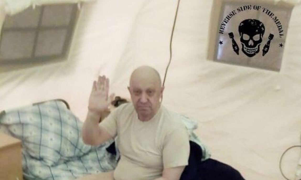 Η Ρωσία «ξεγύμνωσε» τον Πριγκόζιν – Οι φωτογραφίες με τα εσώρουχα και τις περούκες