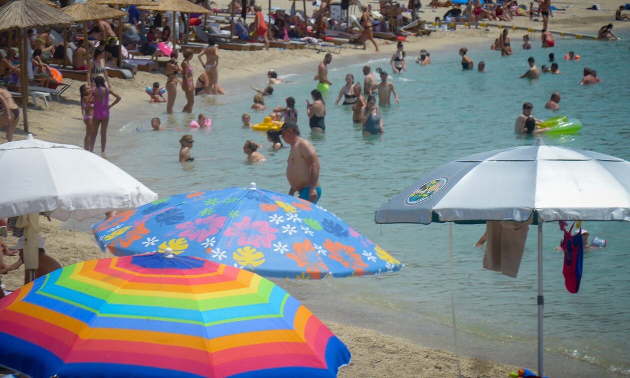 Πάτρα: Στο «στόχαστρο» ληστών οι λουόμενοι! «Ξαφρίζουν» ρούχα, κινητά και χρήματα από ξαπλώστρες