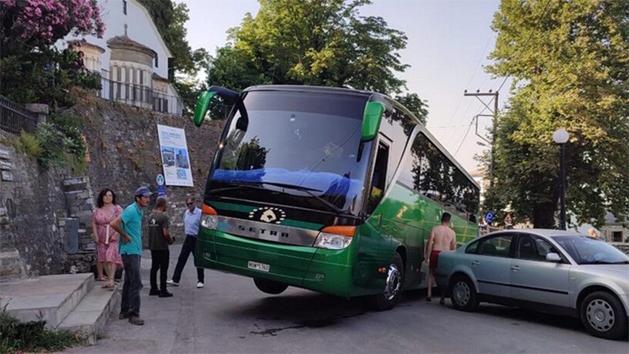 Λεωφορείο… σηκώθηκε στον «αέρα» στην Ζαγορά του Πηλίου