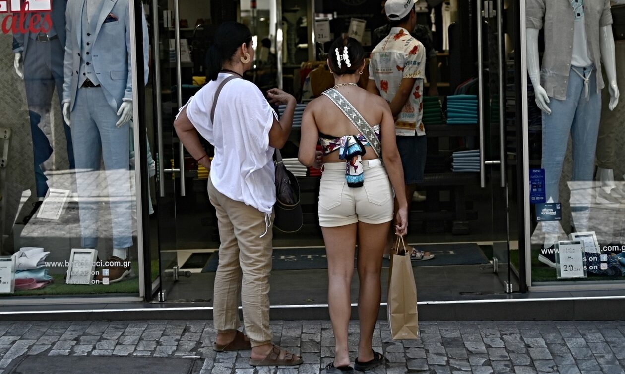 Θερινές εκπτώσεις: Θετικά μηνύματα παρά το «κύμα» καύσωνα – Μέχρι πότε διαρκούν